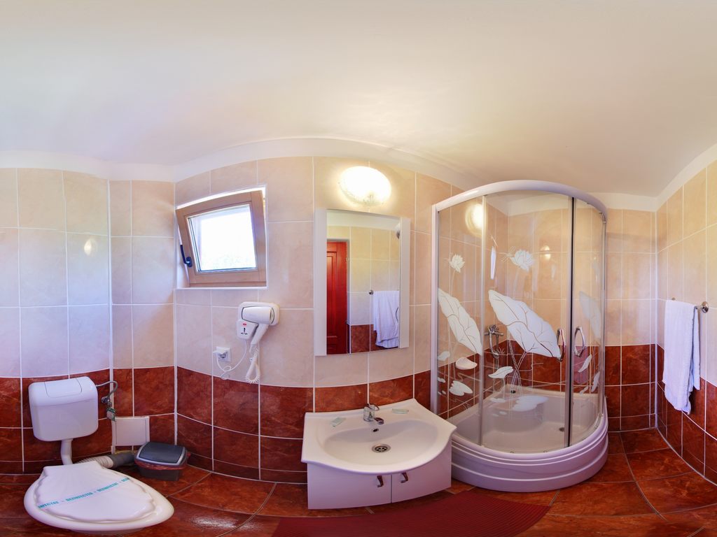 Cazare in oradea - PENSIUNEA CASA POROJAN - Baile 1 Mai